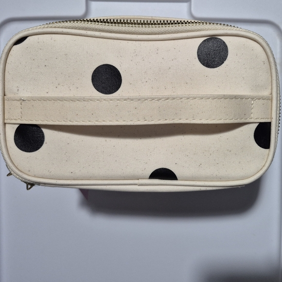 Kate Spade New York Insulated Soft Cooler Lunch Tote with Double Zipper Close. - Picture 12 of 14